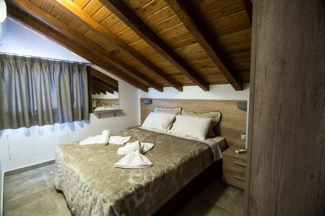Apartamento Golden Attic Nea Roda Exterior foto